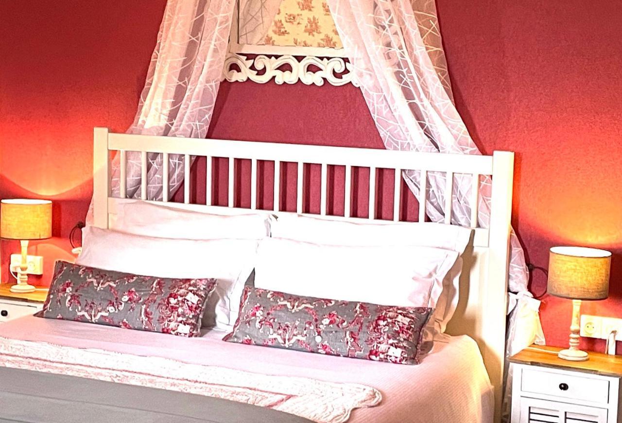 Maison D'Hotes Et Gites La Chouannerie A Cote Du Parc Du Puy Dufou Pouzauges Ngoại thất bức ảnh