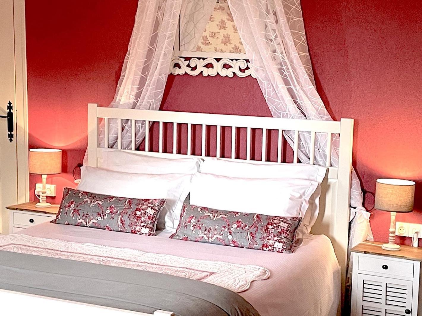 Maison D'Hotes Et Gites La Chouannerie A Cote Du Parc Du Puy Dufou Pouzauges Ngoại thất bức ảnh