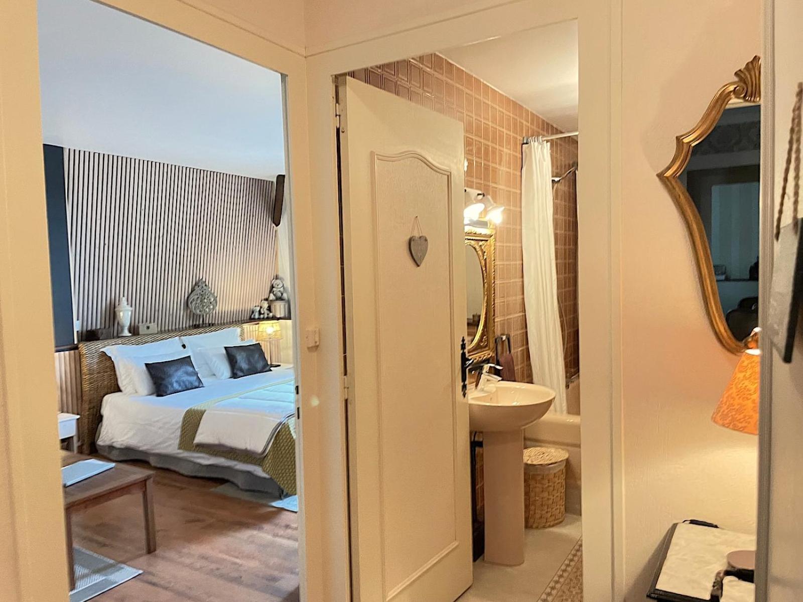 Maison D'Hotes Et Gites La Chouannerie A Cote Du Parc Du Puy Dufou Pouzauges Ngoại thất bức ảnh