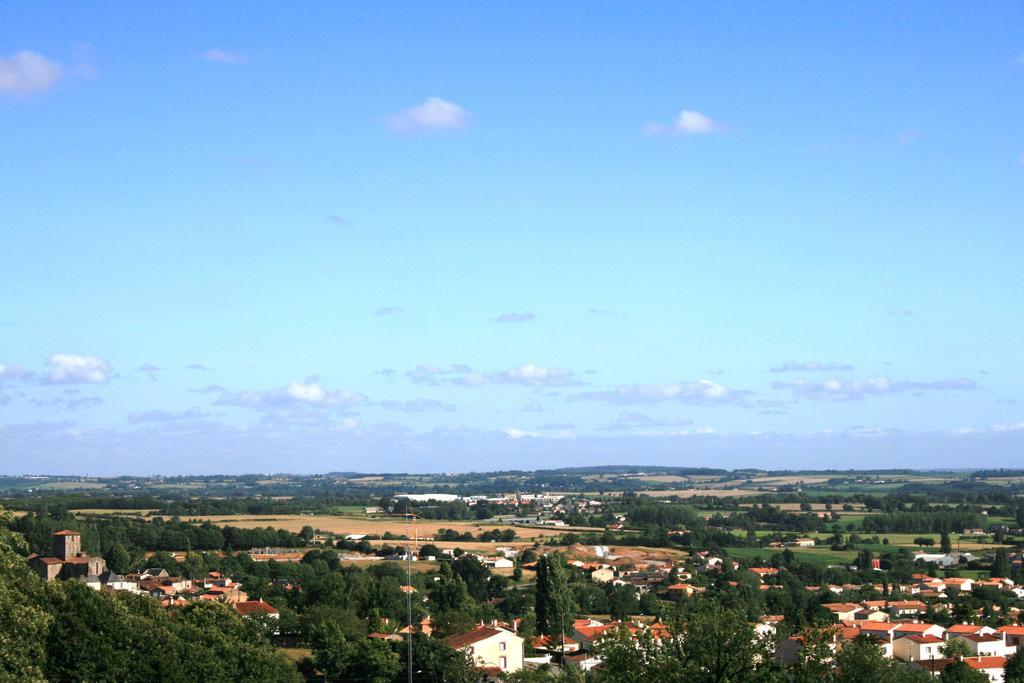 Maison D'Hotes Et Gites La Chouannerie A Cote Du Parc Du Puy Dufou Pouzauges Ngoại thất bức ảnh
