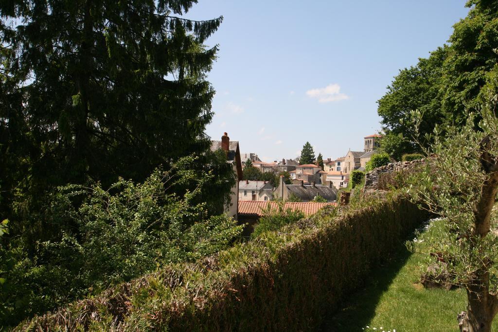 Maison D'Hotes Et Gites La Chouannerie A Cote Du Parc Du Puy Dufou Pouzauges Ngoại thất bức ảnh